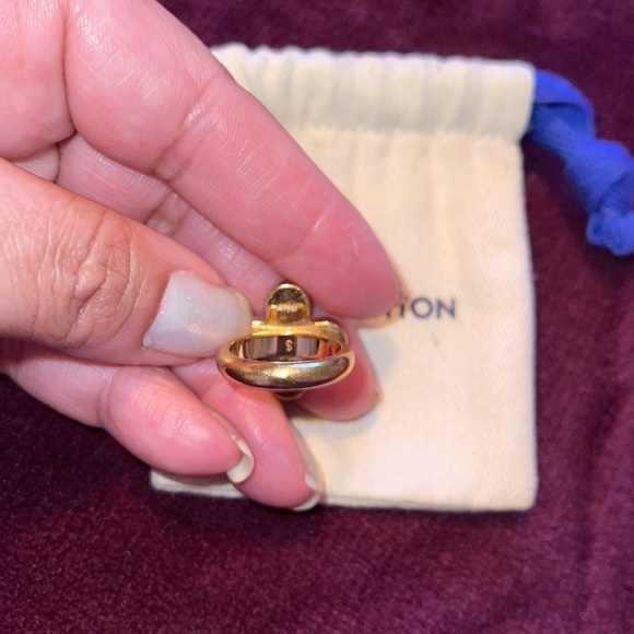 Preloved Louis Vuitton ring excellent condition size S 5-5 1/2 comeswithdust bag - Picture 6 of 9